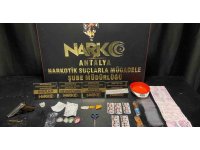 Antalya’da 150 polis ve 4 narkotik köpeği ile eş zamanlı uyuşturucu operasyonu: 12 gözaltı