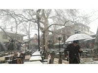 Nisan ayında yağan kar Isparta’nın Yalvaç ilçesini beyaza bürüdü