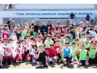 Çocukların turnuvasında başlama vuruşunu Başkan Kotan yaptı