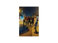 Husumetli aileler karakol çıkışı tekme tokat birbirine girdi: 1 ağır yaralı