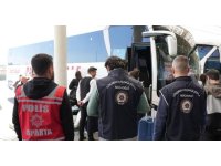 Isparta’da yakalanan 9 göçmen sınır dışı edildi