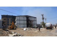 Korku dolu anlar, işçilerin kaldığı konteyner yatakhane alevlere teslim oldu