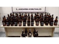 Otomobilden şişe şişe kaçak içki çıktı
