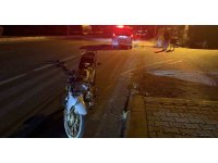 Kaza yaptı, motosikleti bırakıp kaçtı