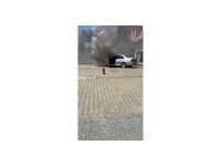 Manavgat’ta park halindeki araç alev alev yandı