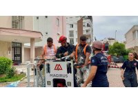 12. katta can pazarı: 2 işçi iskelede mahsur kaldı