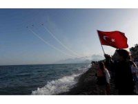 Antalya’da Türk Yıldızları’ndan nefes kesen 23 Nisan gösterisi
