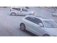 Hatalı dönüş yapan otomobil, motosikletli kadına kaza yaptırdı