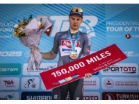 Simon Dehairs: "İlk profesyonel zaferimden dolayı çok mutluyum"