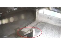 Çaldığı motosikletle turlayan hırsız, balkonda asılı ceketi giyerek kayıplara karıştı
