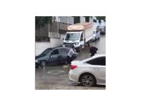 Pompalı tüfekle saldırdı, silah tutukluk yaptı: O anlar kamerada