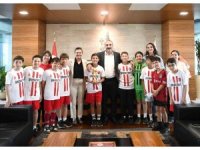 Başkan Kotan şampiyon sporcuları ağırladı