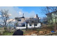 Saimbeyli’de yanan ev kullanılmaz hale geldi