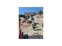 Altınözü’nde iş makinesi yangını