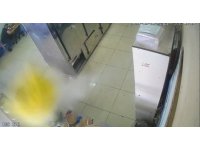 Düdüklü tencere patladı, lokanta çalışanı saniyelerle kurtuldu: O anlar kamerada