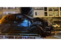Alanya’da alkollü sürücü park halindeki araçlara çarptı