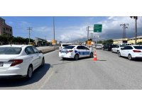 Patlamayla yaşanan doğalgaz kaçağını hiçe sayarak sigara içen vatandaşlara polisten anonslu uyarı