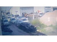 Kurtarıcıdan inerken halatı kopan forklift, park halindeki otomobile çarptı