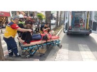 Yaya geçidinde frene basıp düşen motosiklet sürücüsü kask sayesinde hayatta kaldı