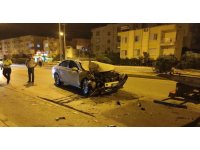 Kontrolden çıkan otomobil, kamyonete çarptı: 2 yaralı