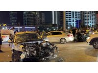 Mersin’de feci kaza: Otomobil ikiye bölündü, 3 kişi yaralandı