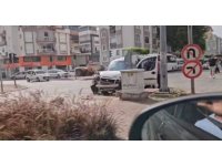 Kırmızı ışıkta geçen otomobil hafif ticari araçla çarpıştı, sürücüler yardım etmeden yollarına devam etti