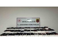 Aksu’da araçta bin 500 adet kaçak güneş gözlüğü çıktı