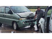 Osmaniye’de minibüs ile ticari araç çarpıştı