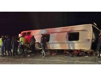 Kahramanmaraş’ta kontrolden çıkan minibüs devrildi: 1 ölü, 19 yaralı