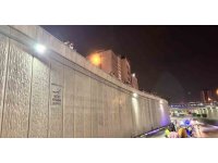 Saate aldırış etmeden alt geçitte yaşanan kazayı film gibi izlediler