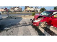 Manavgat’ta otomobil ile kamyonet çarpıştı: 1 yaralı