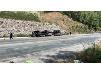 Zift yüklü tankeri taşıyan tır devrildi: 1 kişi yaralandı