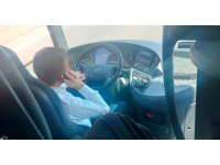 Cep telefonu ile konuşan otobüs şoförü sivil denetime takıldı