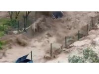 Osmaniye’de onlarca araç sel sularına kapıldı