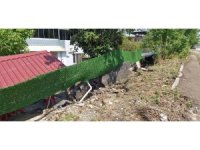 Aşırı yağış evlerin bahçe duvarlarını yıktı