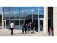 Motosikletin plakasını bantlayarak kadınları taciz eden şahıs yakalandı