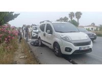 Antalya’da emniyet şeridinde duran araca motosiklet çarptı: 1 ağır yaralı