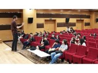 Kepez’de gençler münazara turnuvasında buluştu