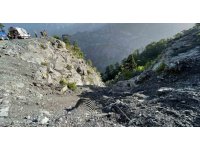 Alanya’da otomobil uçuruma yuvarlandı : 1 ölü