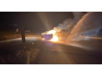 Seyir halindeyken alevlere teslim olan Tofaş demir yığını haline geldi