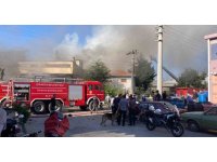 Isparta’da oyuncak dükkanında çıkan yangını itfaiye ekibi söndürdü