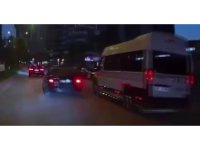 Adana’da makas atan otomobilin zincirleme kazaya neden olduğu anlar kamerada