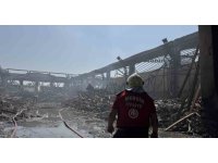 Mersin’deki fabrika yangınında soğutma çalışmaları sürüyor