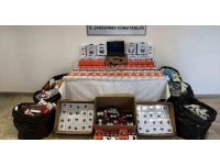 Antalya’da telefon aksesuarı operasyonunda binlerce ürün ele geçirildi