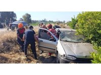 Dörtyol’da otomobil narenciye bahçesine uçtu