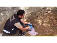 Polislerin dikkati poşette saklanmış tabancayı ortaya çıkardı