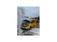 Alanya’da seyir halindeki otomobil alev aldı