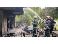 Köy ekmeği yapan kadınlar, ateşi söndürmeden gidince boş bina alev aldı