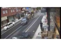 Kepçe araçları biçti: O anlar kamerada