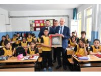 Sınıf başkanının seçim vaadi belediye başkanını okula getirme oldu